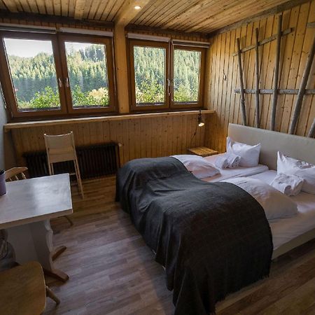 Berghotel Und Restaurant Kraeuter Chalet Furtwangen Exterior foto