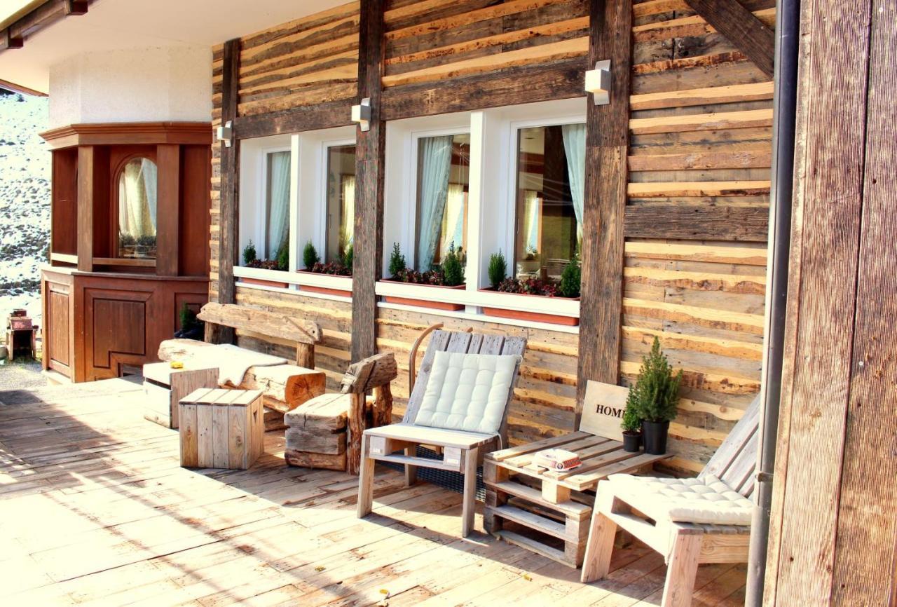 Berghotel Und Restaurant Kraeuter Chalet Furtwangen Exterior foto