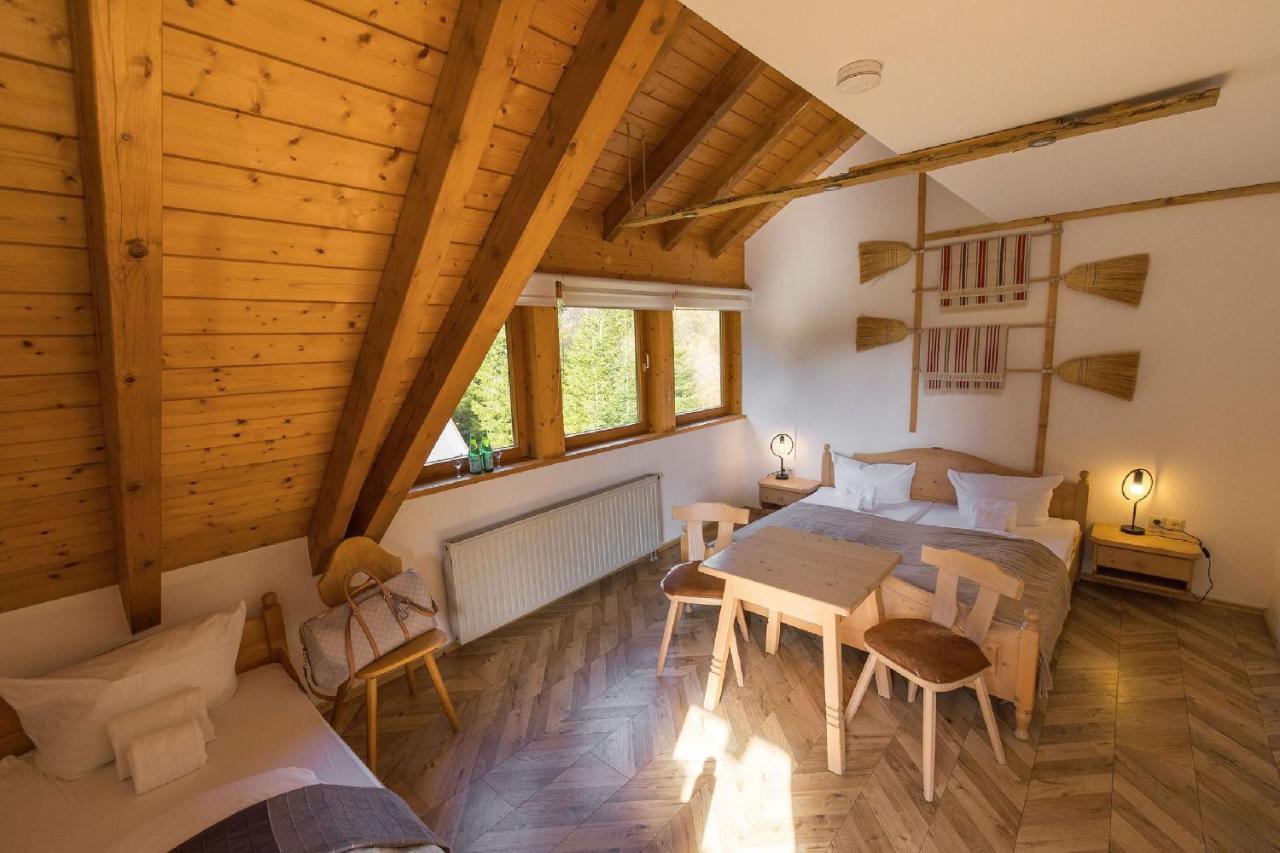 Berghotel Und Restaurant Kraeuter Chalet Furtwangen Exterior foto
