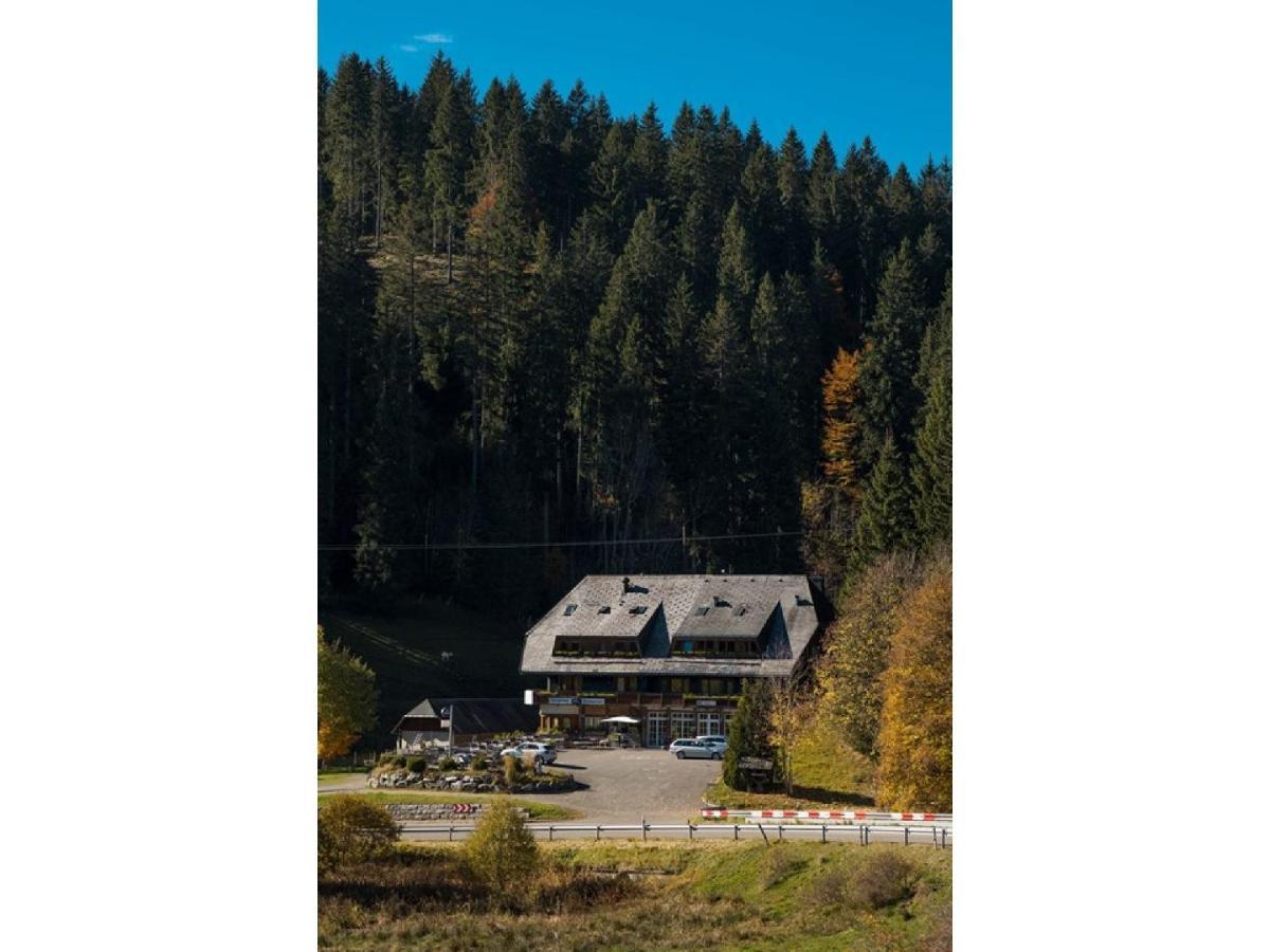 Berghotel Und Restaurant Kraeuter Chalet Furtwangen Exterior foto